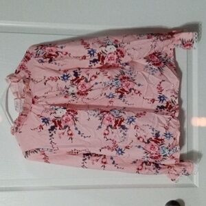 A beautiful brand new floral top!